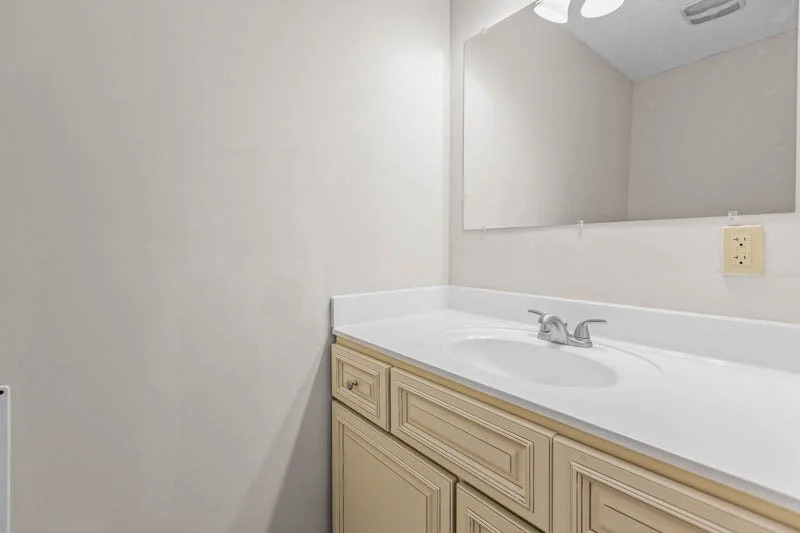 4059 Village Place-17.jpg