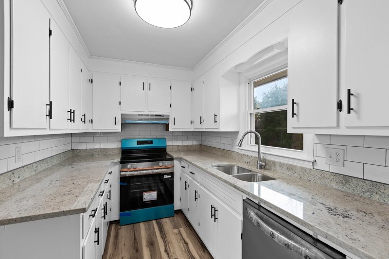 166 Coe Road-13.jpg