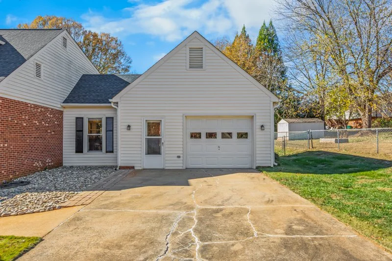 316 Heatherford Drive-5.jpg