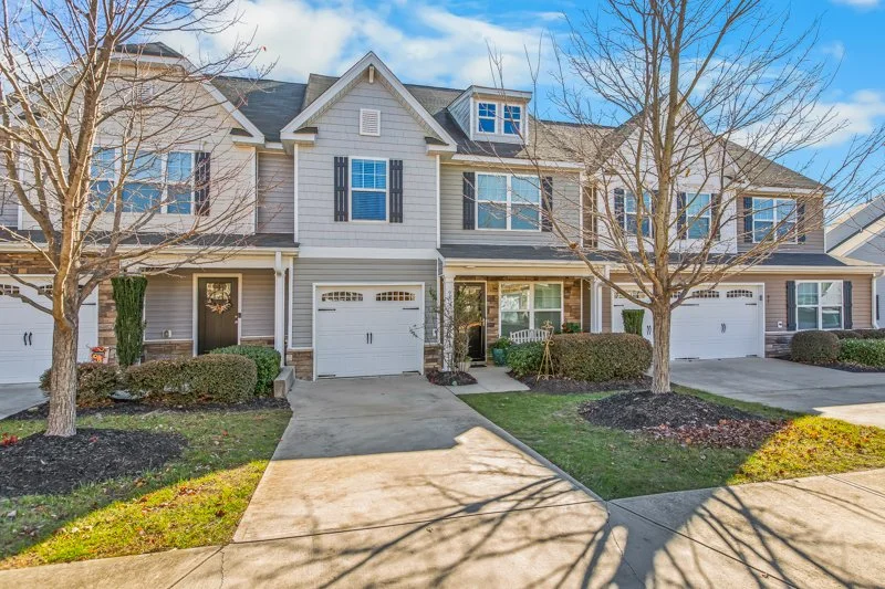 93 Geoffrey Way-1.jpg