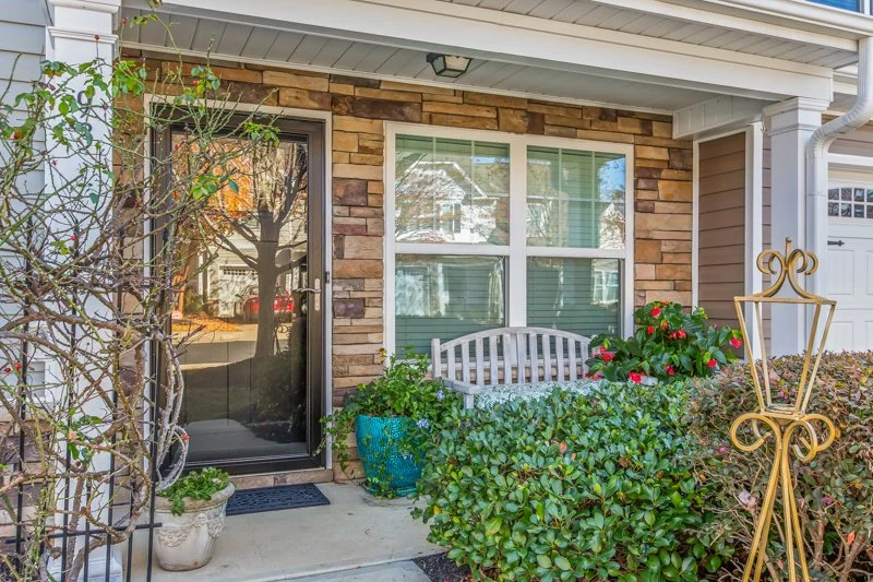 93 Geoffrey Way-3.jpg