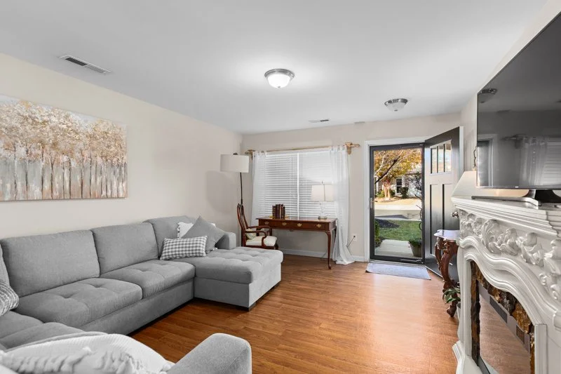 93 Geoffrey Way-7.jpg