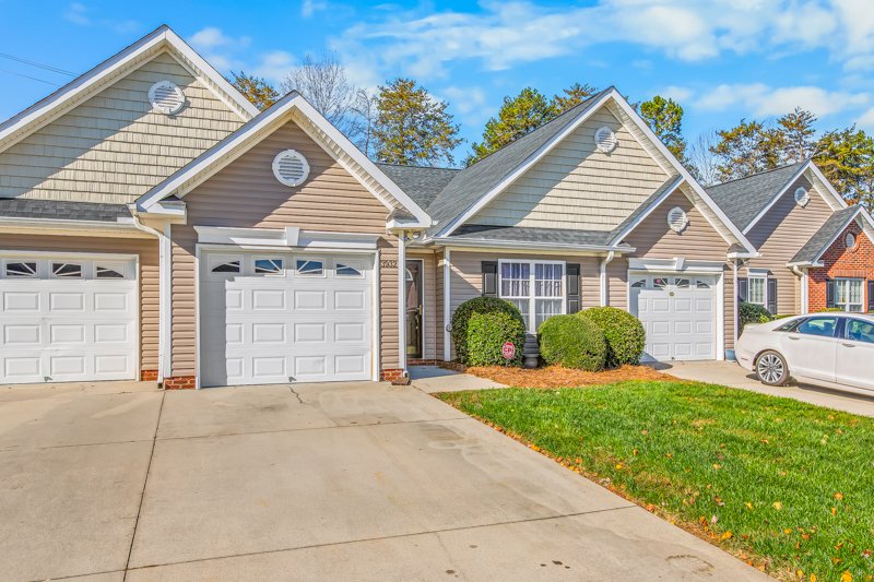 3932 Creekside Court-1.jpg