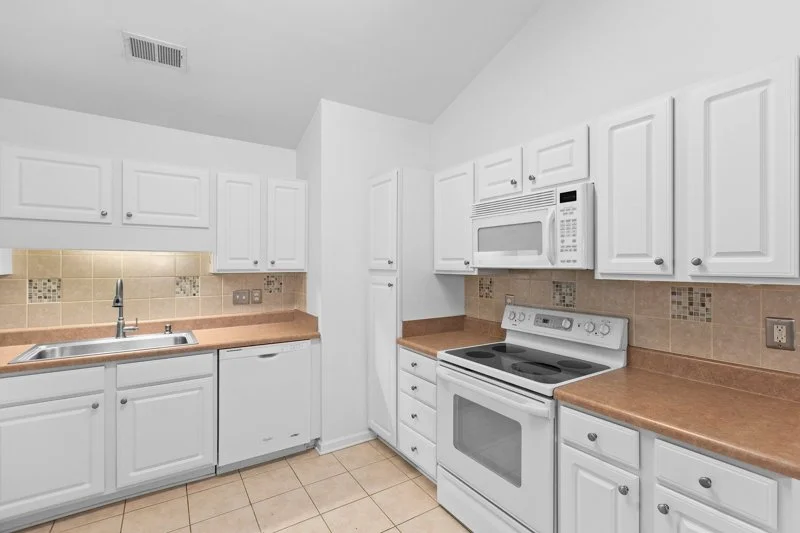 3932 Creekside Court-12.jpg