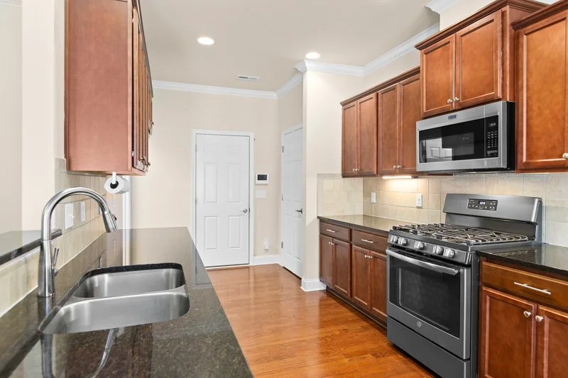 1304 Suzanne Lane-11.jpg