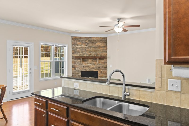 1304 Suzanne Lane-13.jpg