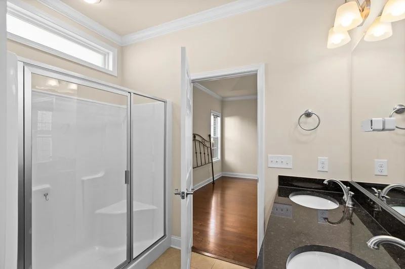 1304 Suzanne Lane-19.jpg