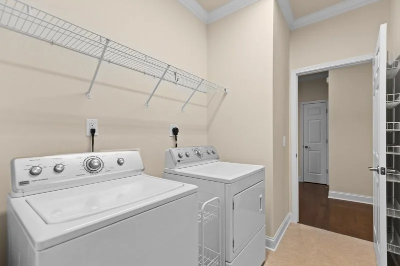 1304 Suzanne Lane-23.jpg