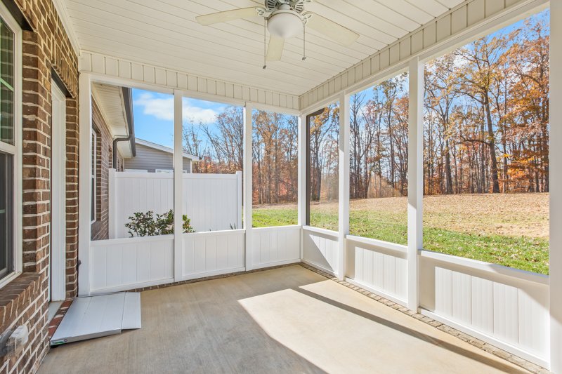 1304 Suzanne Lane-25.jpg