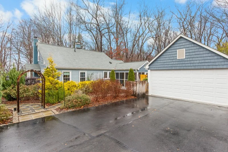 3815 Shattalon Drive-1.jpg