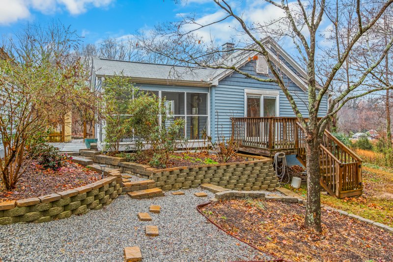 3815 Shattalon Drive-32.jpg