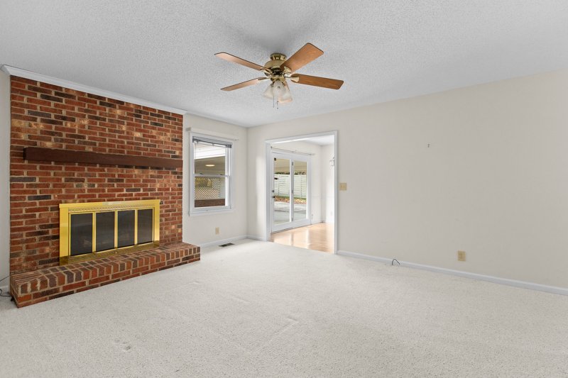 209 Rivermeade Drive-5.jpg