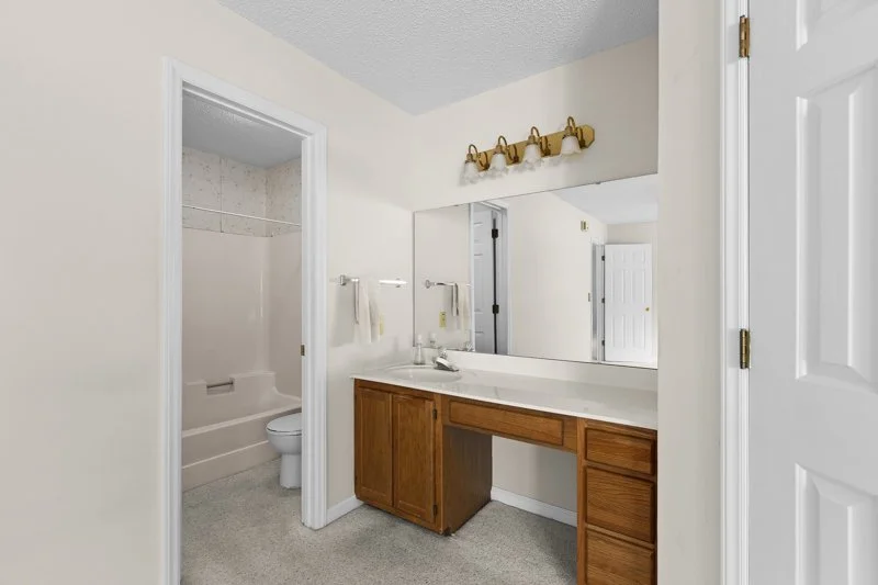 209 Rivermeade Drive-19.jpg