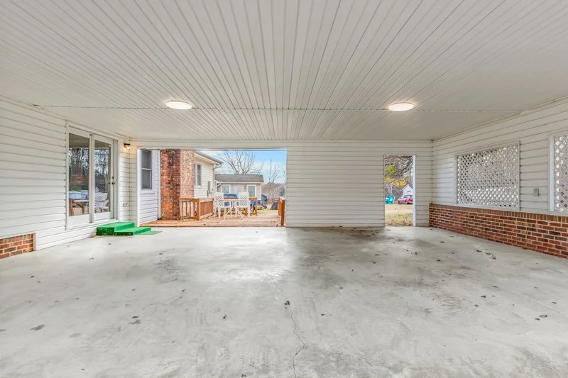 209 Rivermeade Drive-29.jpg