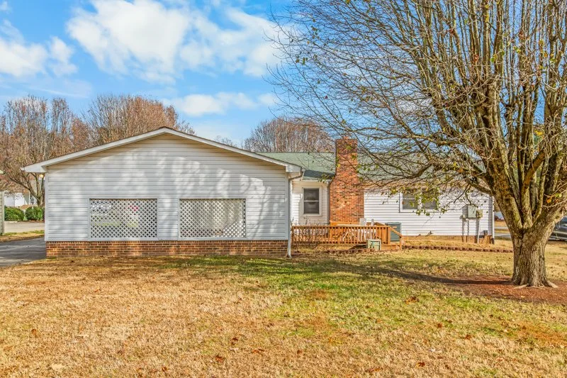 209 Rivermeade Drive-32.jpg