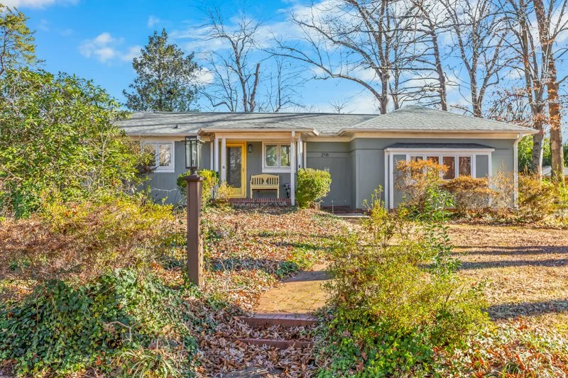 216 Knollwood Drive-2.jpg