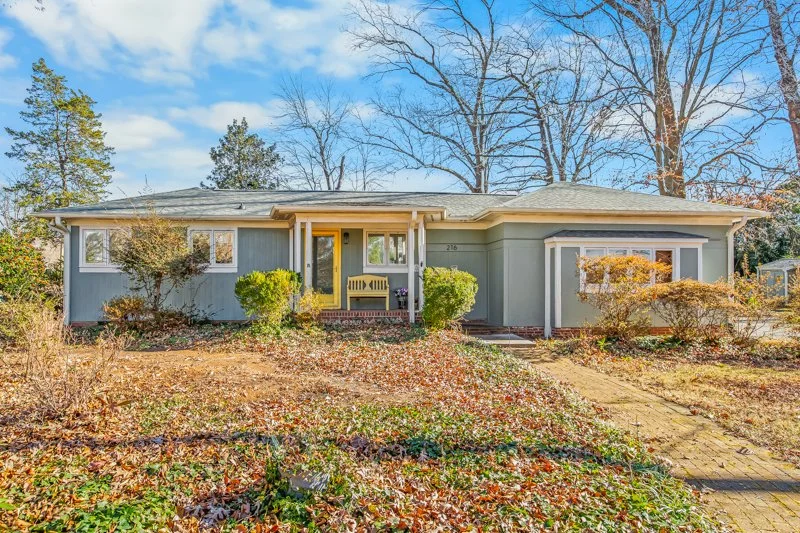 216 Knollwood Drive-3.jpg