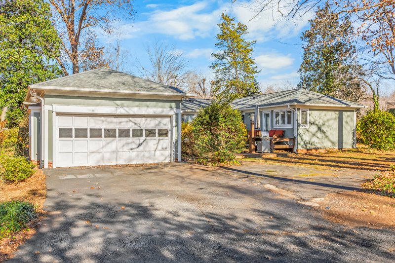 216 Knollwood Drive-5.jpg