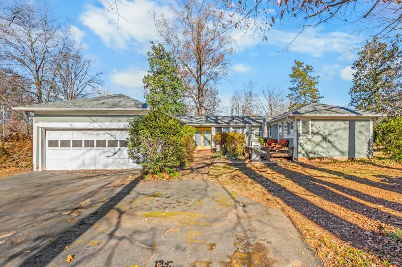 216 Knollwood Drive-6.jpg