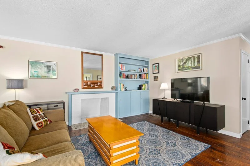 216 Knollwood Drive-13.jpg