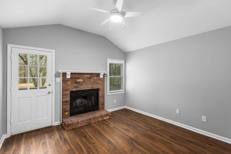 670 Cedarbrook Court-9.jpg