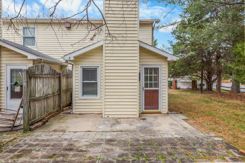 670 Cedarbrook Court-15.jpg