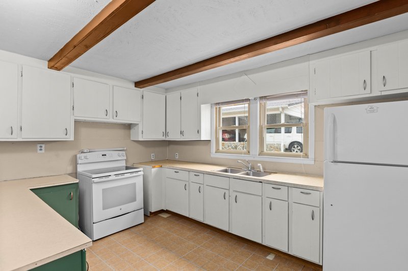 144 Center Street-18.jpg