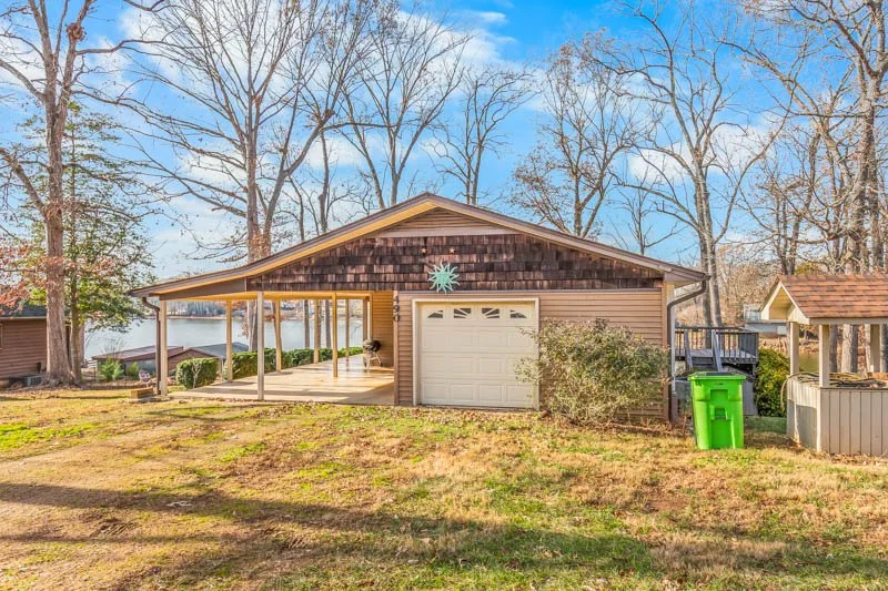 490 Riverwood Drive-3.jpg