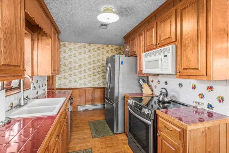 490 Riverwood Drive-10.jpg