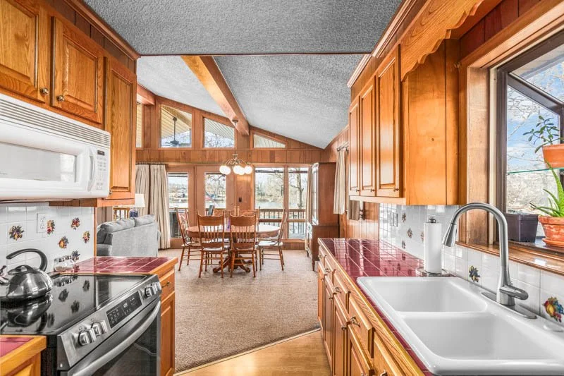 490 Riverwood Drive-11.jpg