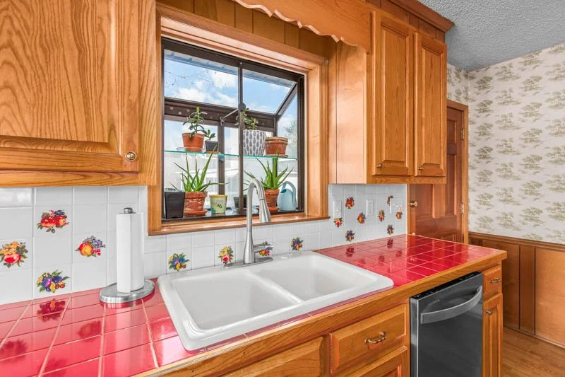 490 Riverwood Drive-12.jpg