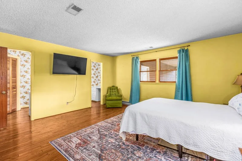 490 Riverwood Drive-14.jpg