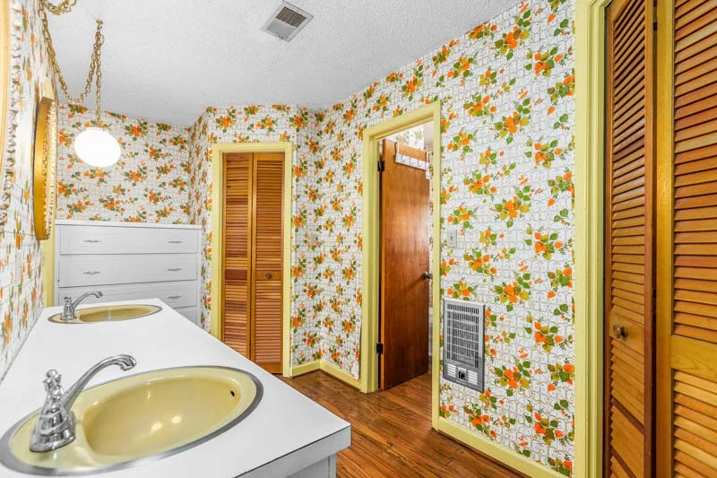 490 Riverwood Drive-16.jpg