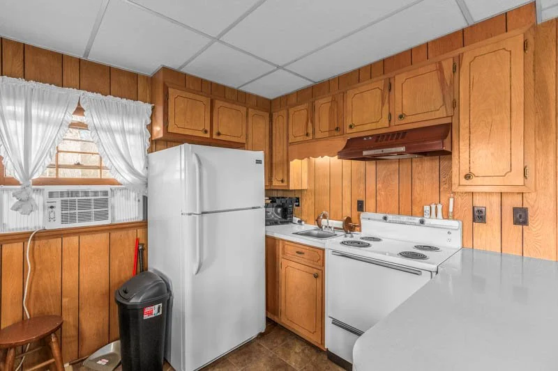 490 Riverwood Drive-23.jpg