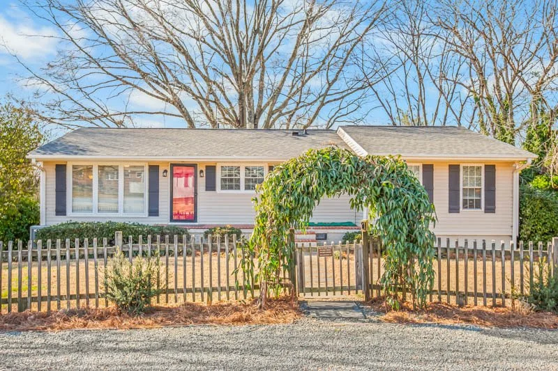 1843 Thompson Drive-2.jpg