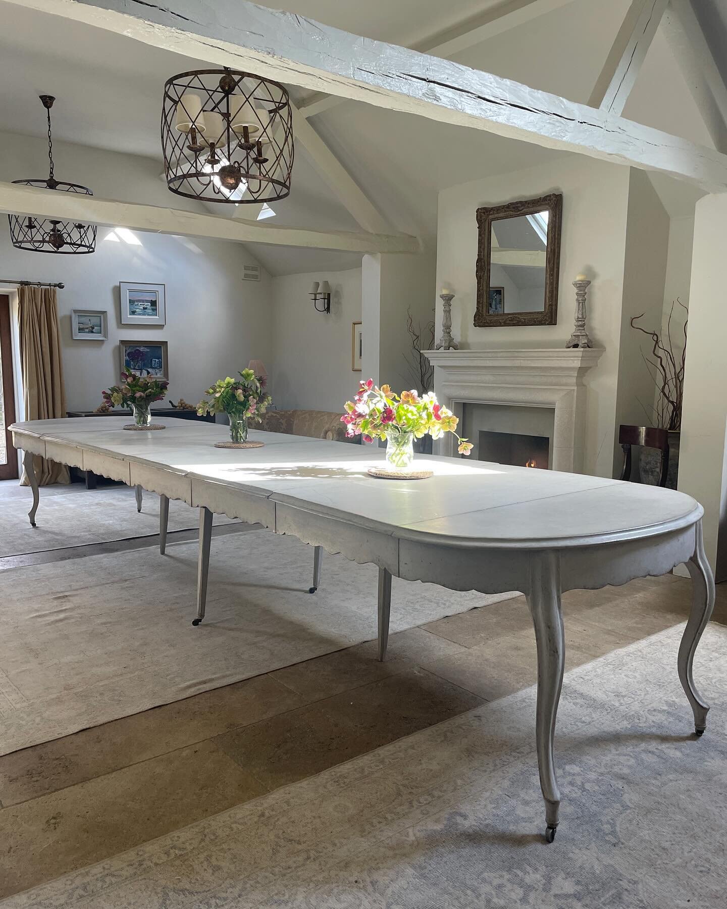 Easter Sunday and Monday&hellip;our antique Swedish dining table extends for all the family to fit around, hellebores from the garden looking amazing in vases, thanks to the advice from @arthurparkinson_ last week. Easter blossom and pale daffodils i