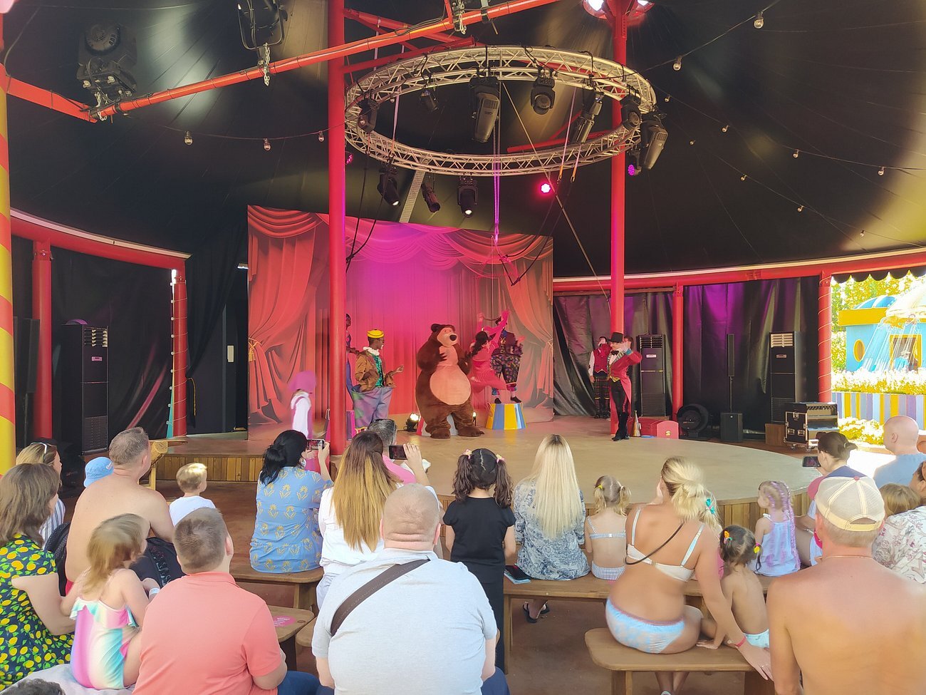 Circus 1.jpg