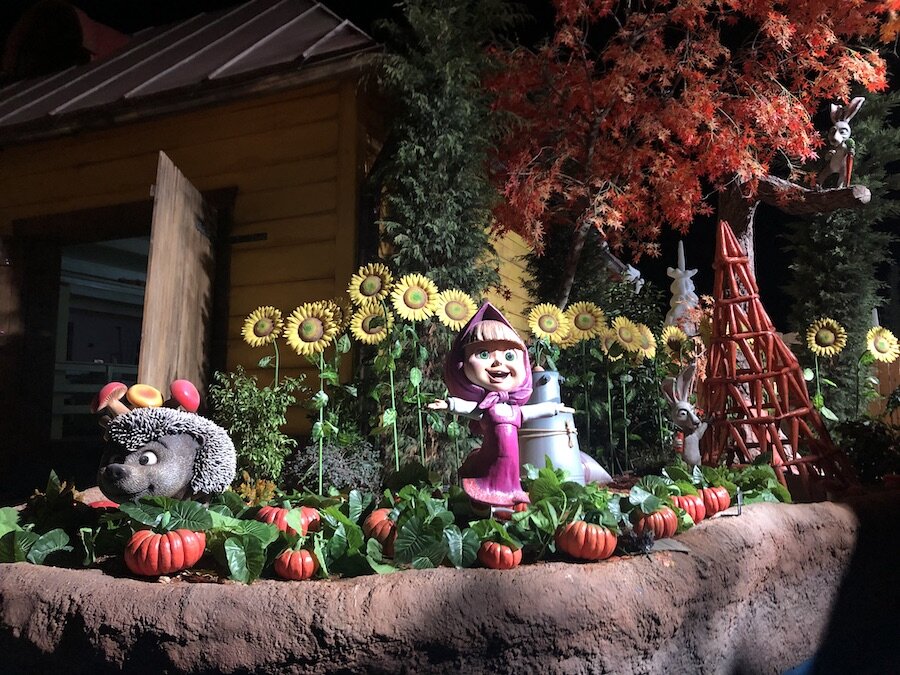 Land-of-Legends-Masha-and-the-Bear-pumpkins.jpeg