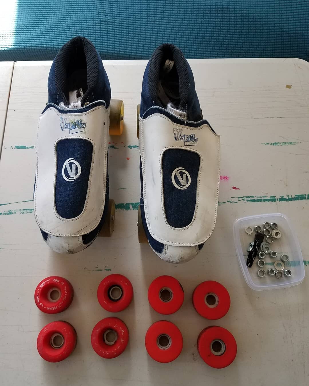Anyone looking for skate parts?? 

My brothers outgrew all of their old skates and I am helping to pass these pieces on since they are still usable. Selling for bulk deals of your best offer. Hope someone can use these!

DM for sizes and more photos✌