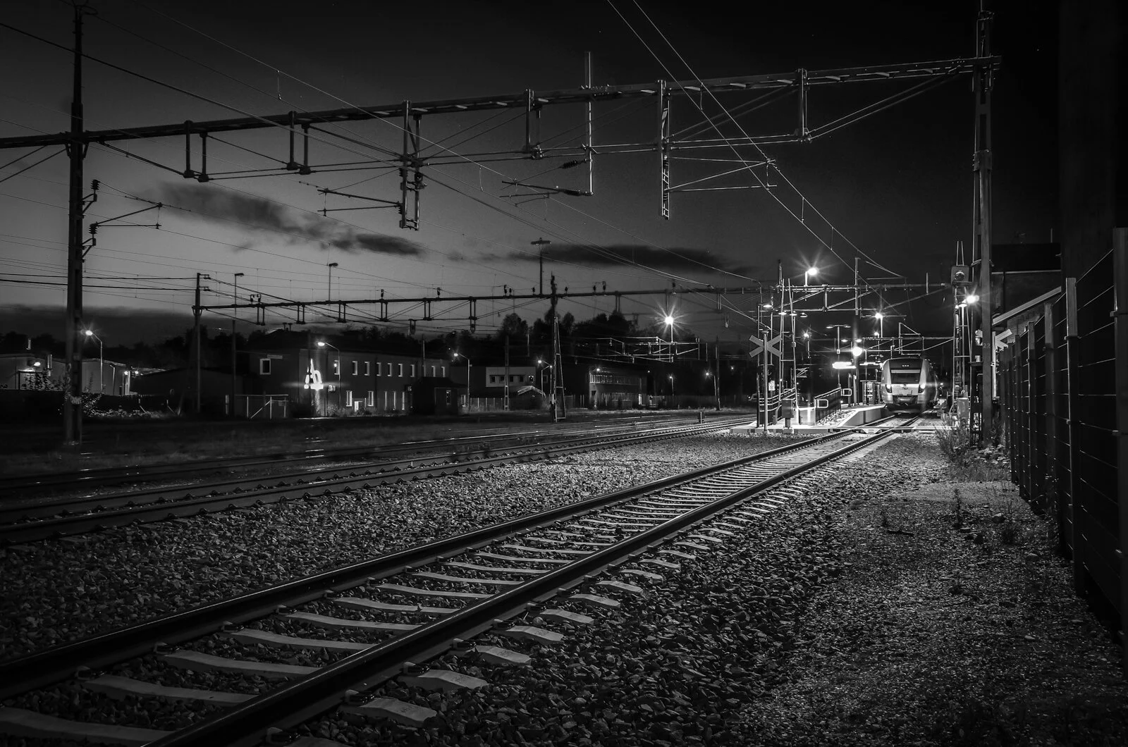 Natt vid stationen i Åmål.