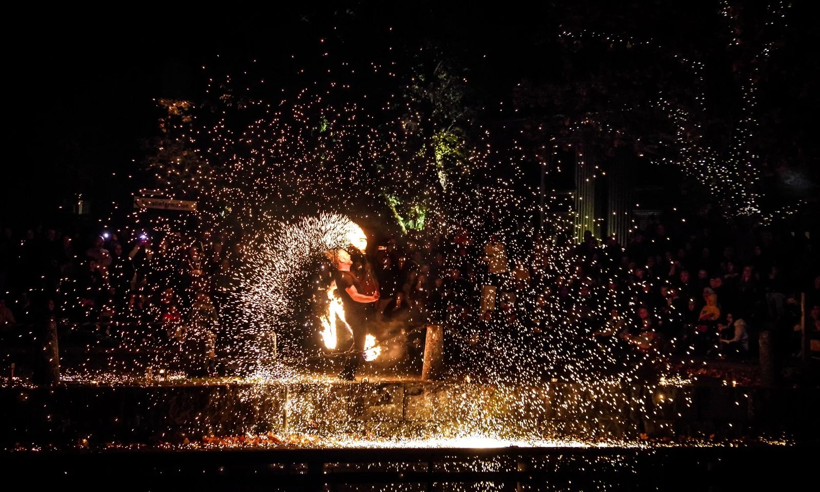  Finalen på eldshowen under Ljusfesten i Åmål 2026. 