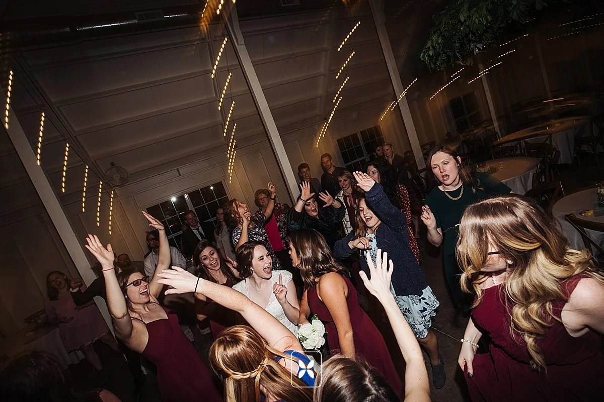 jesse_cori_northwest_arkansas_wedding_photography_Kindred_Barn_0108.jpg