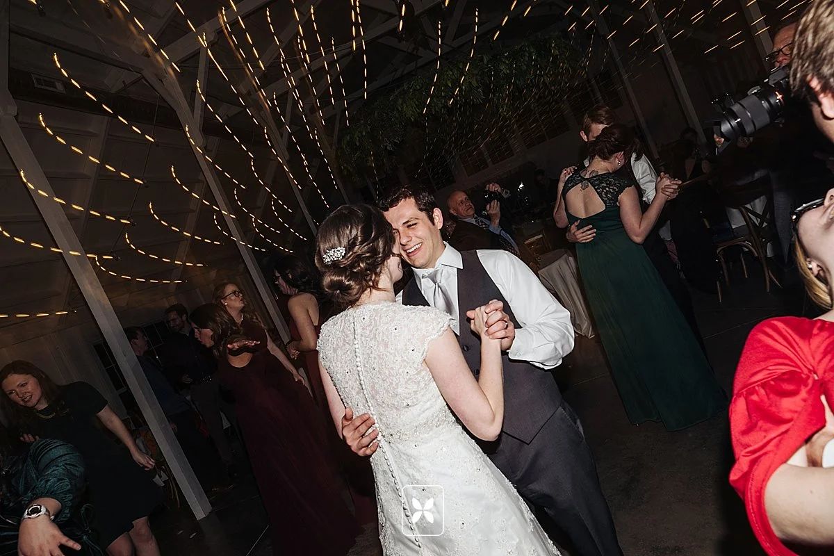jesse_cori_northwest_arkansas_wedding_photography_Kindred_Barn_0109.jpg