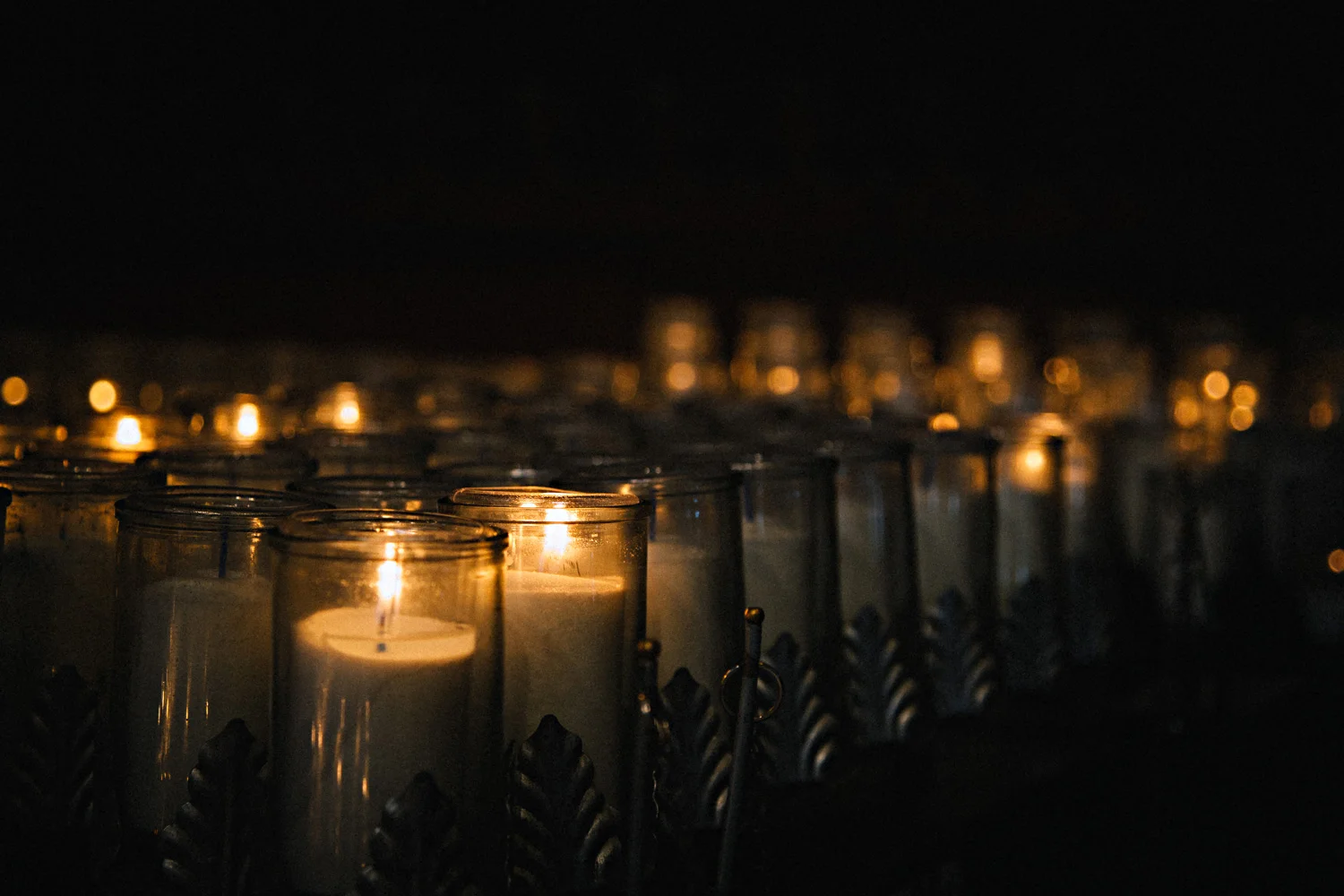candlesnotredamecanada.jpg