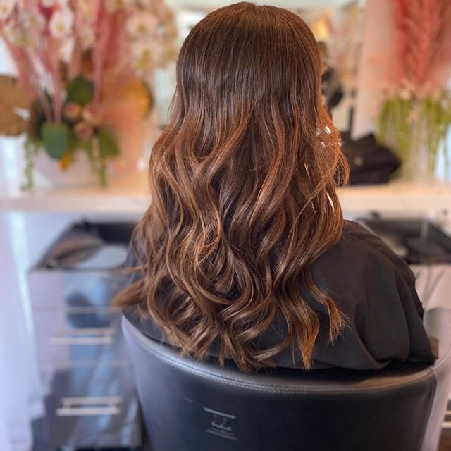 New extension client sits down- &ldquo;My hair is this, has no life, feels so thin, I want more, but I want to look my age and not look like I&rsquo;m trying so hard, but I want a change! SOS PLEASE HELP.&rdquo;
Me- *Waves magic wand* &ldquo;I gotchu