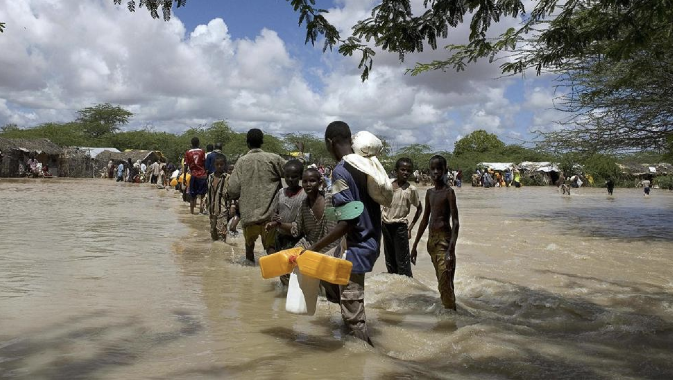 Somali refugees displaced by floods cross a swollen river in Dadaab, Garissa district in Kenya’s arid northeastern province 22, November 2006.