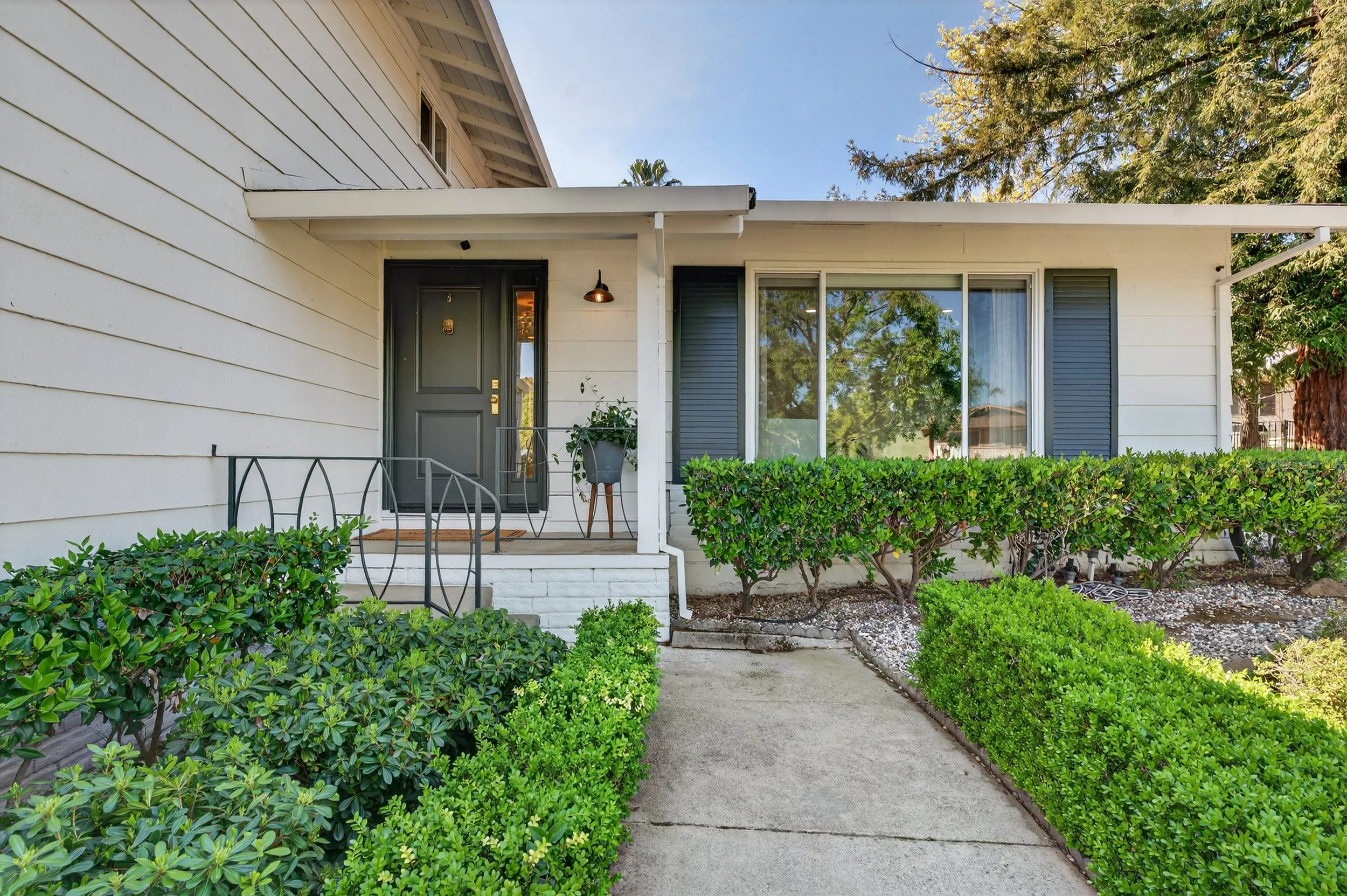 3399 Mesa Verdes -1.jpg