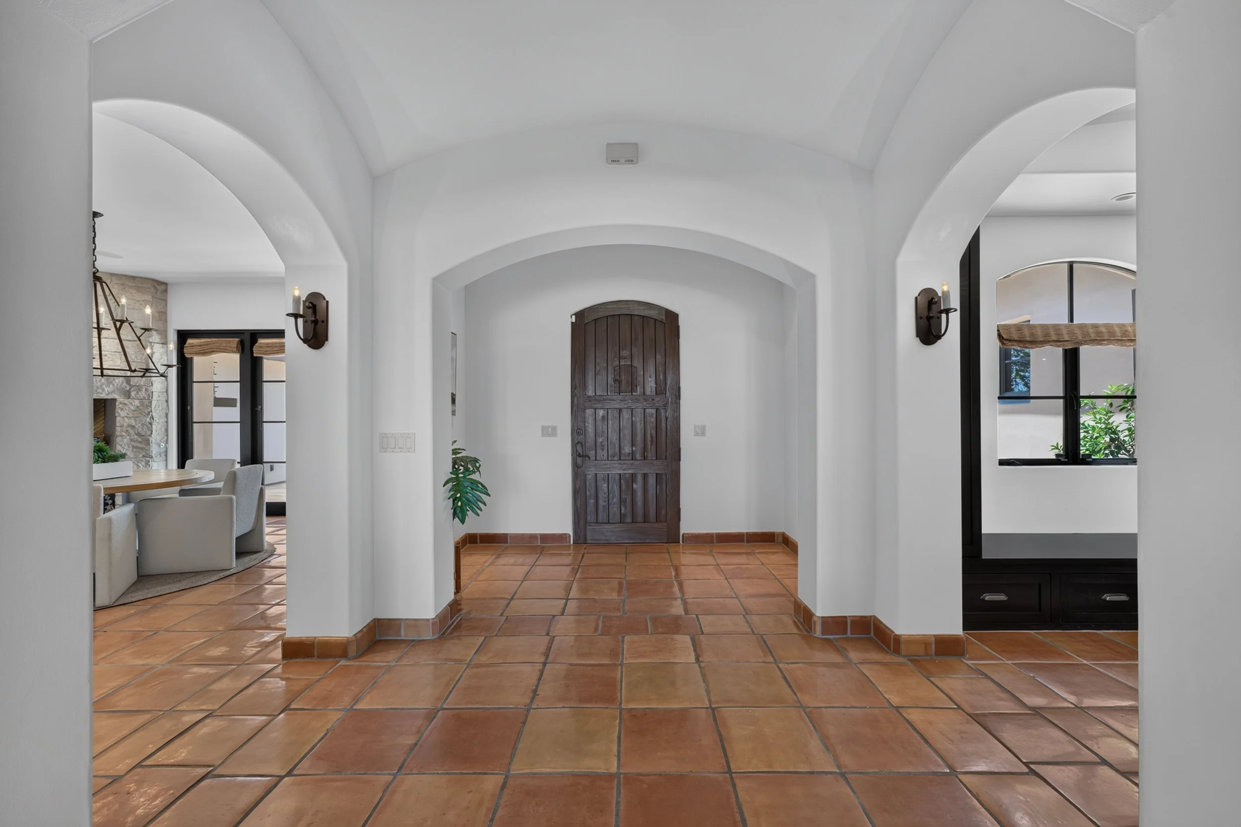 Moreau - inside - 1.jpg
