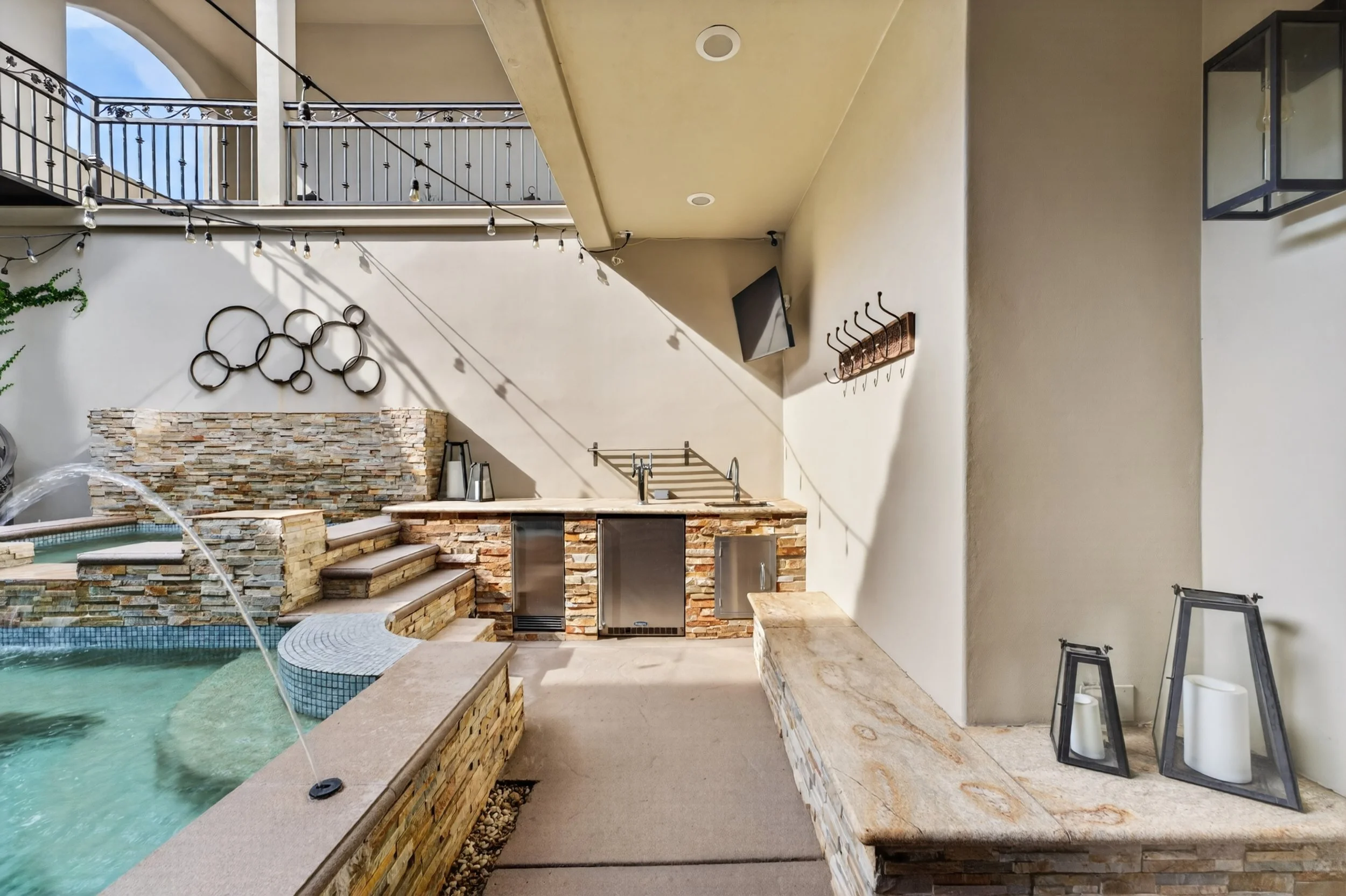 4323 Cordero - courtyard-1.jpg