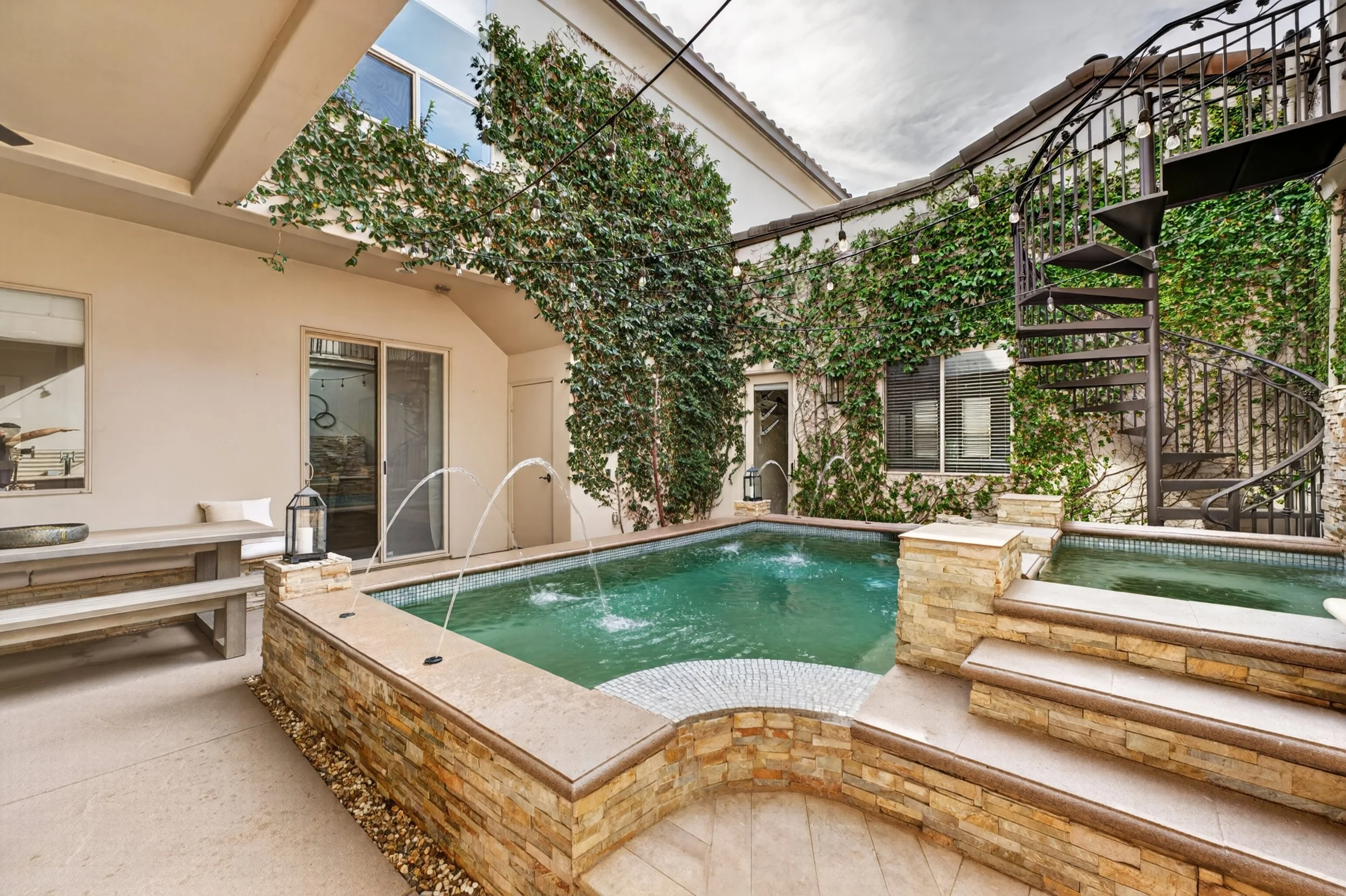 4323 Cordero - courtyard-2.jpg